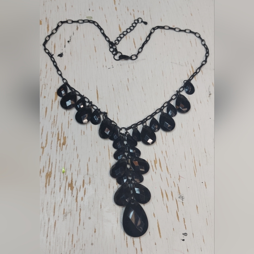 Black Glass Beaded Y Necklace Black Chain and Hanging Tear Drops Jewelry Preppy - Picture 2 of 7